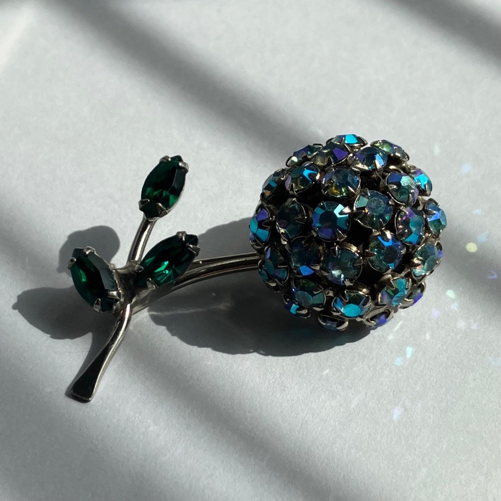Vintage Warner Rhinestone Flower Brooch Blue AB Iridescent Domed Floral Pin 2" - Picture 6 of 11